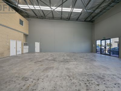 1 / 34 Barberry Way, Bibra Lake