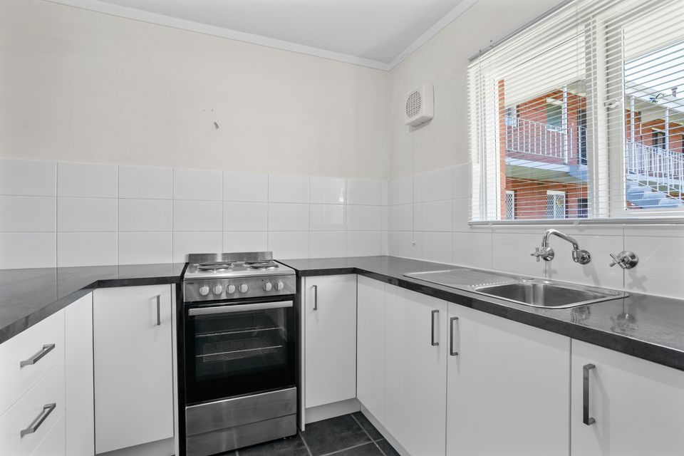 2 / 15 Corvus Place, Rockingham