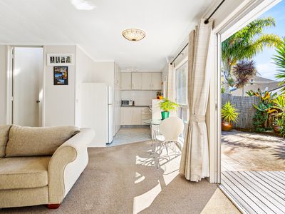 4/109A Te Atatu Road, Te Atatu South