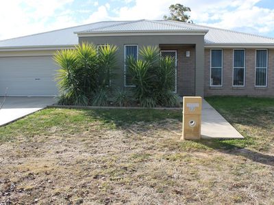 22 Dalbeattie Crescent, Dubbo
