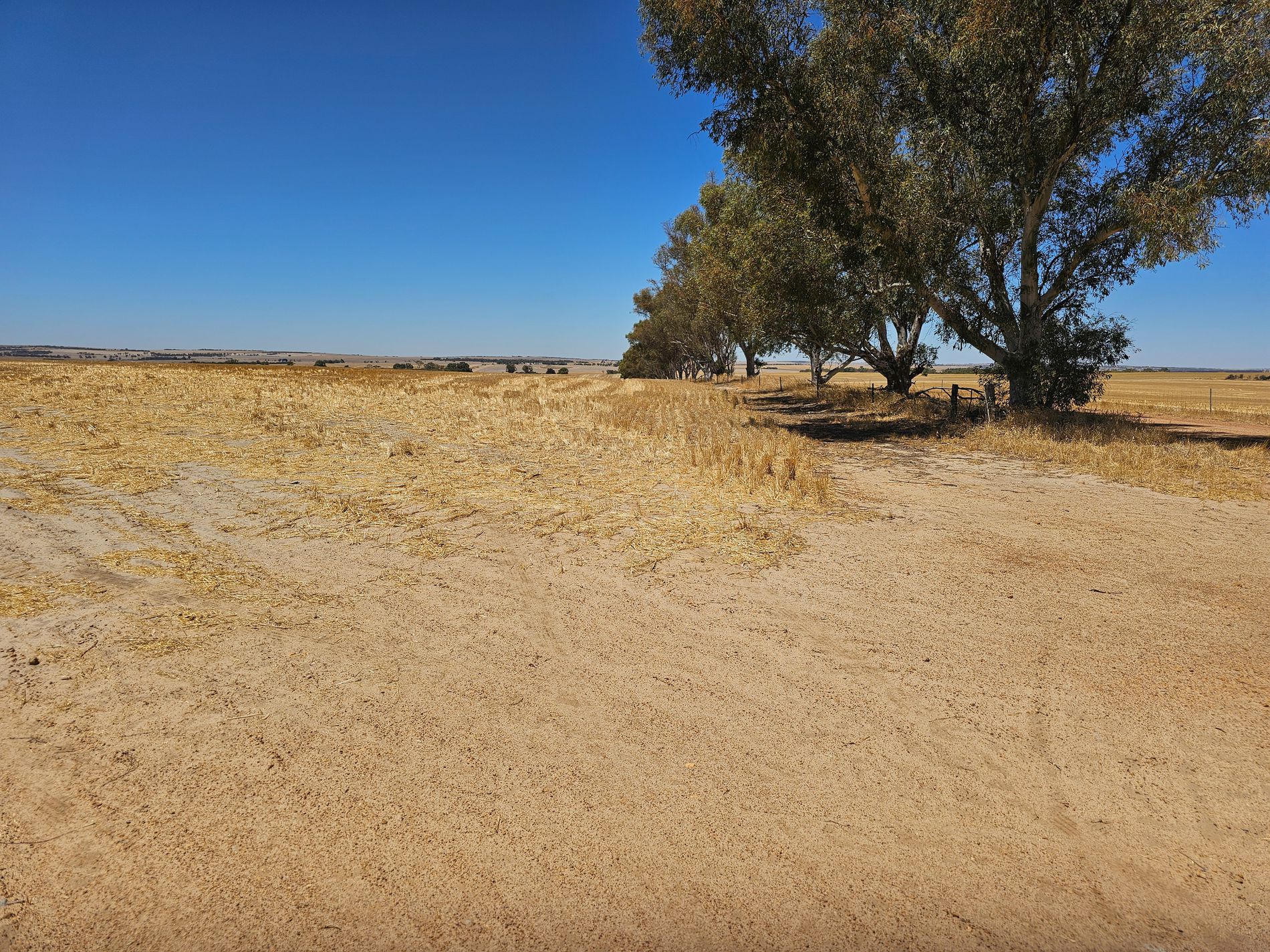 Lot 20053, Hills Road, Warding East