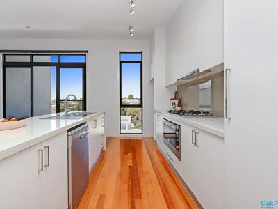 2 / 18 Austin Cres, Pascoe Vale