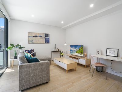 303 / 37 Loftus Cres , Homebush