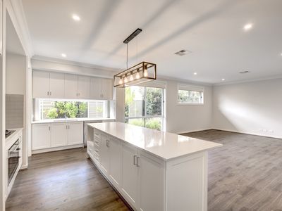 166 Heysen Boulevard, Mount Barker
