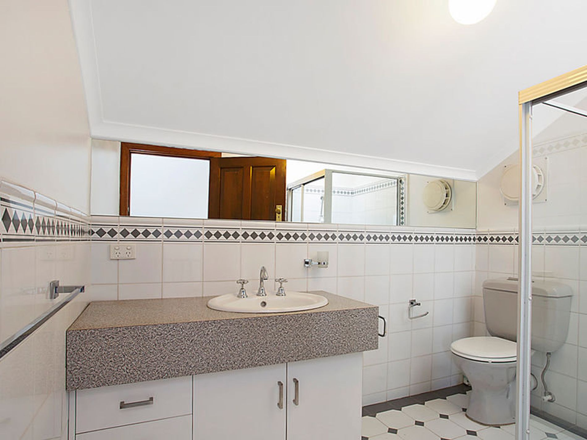 9 Cross  Road, Kingswood