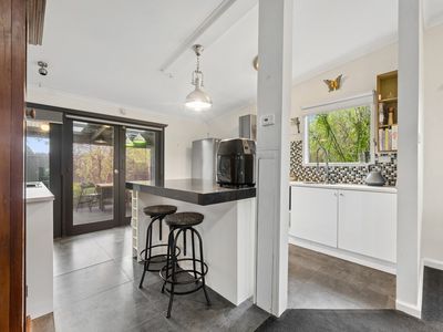 19 Dry Creek Road, Donovans