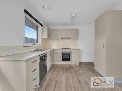 4 / 3 Hatfield Court, West Footscray