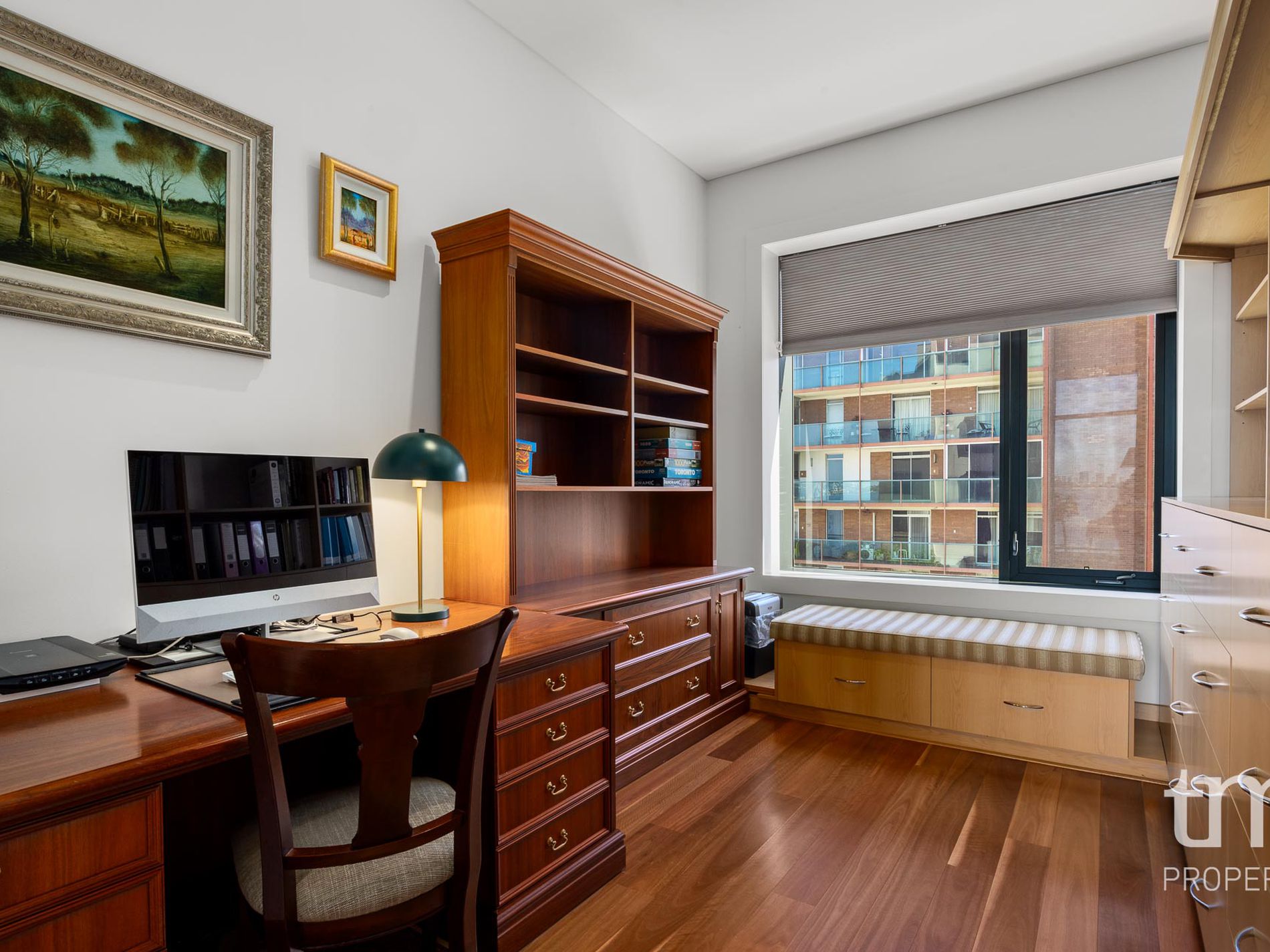 9 / 8 Mounts Bay Road, Crawley