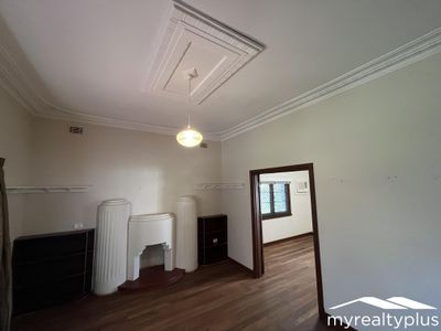 128 Robert Street, Como