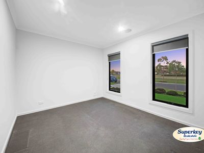 10 Yarlington Road, Tarneit