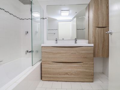 1405 / 5 Rockdale Plaza Drive, Rockdale