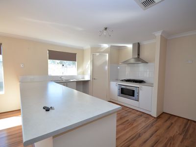 4 Ashendon Boulevard, Hammond Park