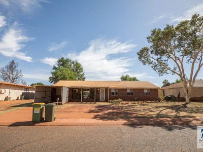 8 Barton Way, Newman