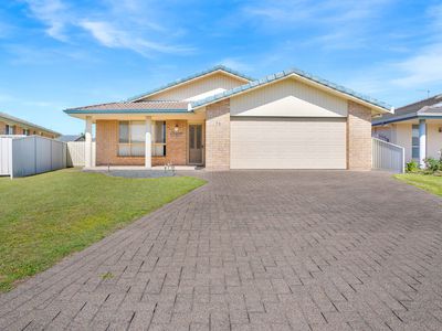 74 Amanda Crescent, Forster