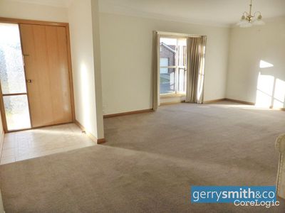 13 Hopkins Drive, Horsham