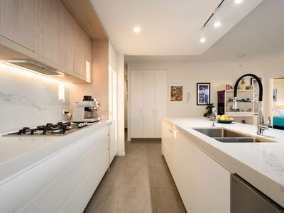 4053 / 21 Ross Street, Benowa