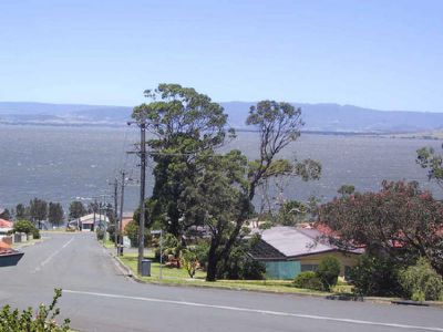 1 / 99 Lake Heights Road, Lake Heights