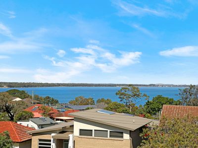 62 Grand View Parade, Lake Heights