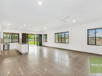 86 Crystal Crescent, Alice River
