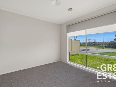 12 Menindee Terrace, Narre Warren South