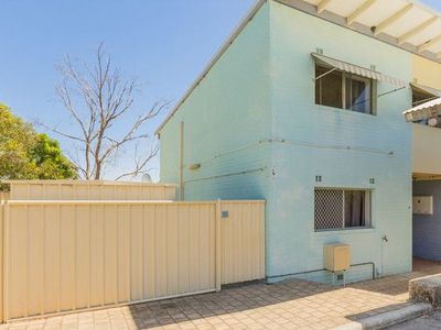 4/12 Edmund way, Calista