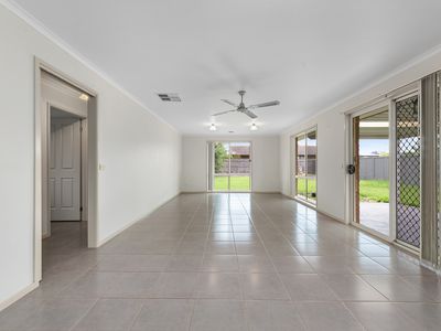 6 Langholme Court, Sale