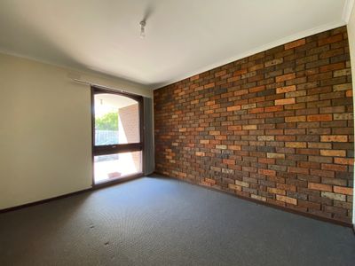 3 / 12 Moffatt Crescent, Hoppers Crossing