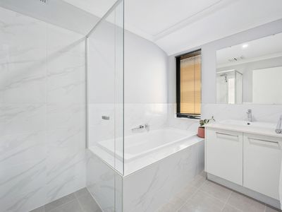 18 Lancaster Loop, Piara Waters