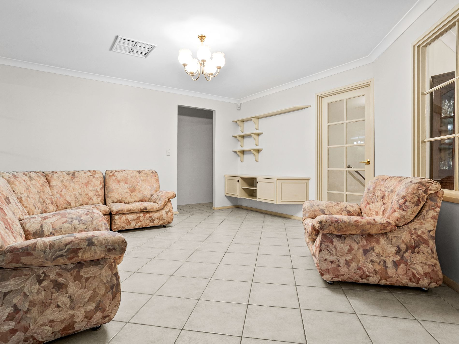 62 Kingsmill Gardens, Winthrop