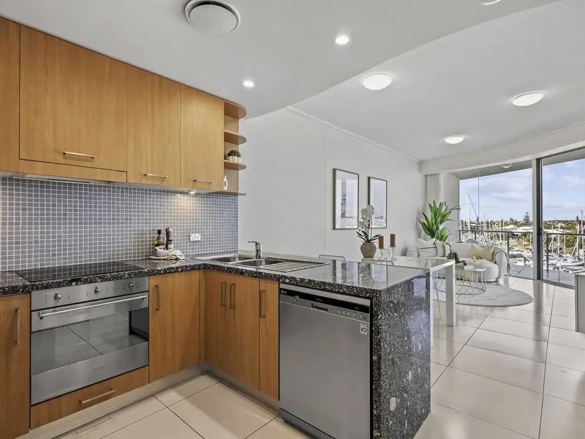 412 / 13 Nicklin Way, Minyama
