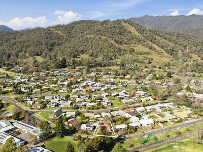 14 Lakeside Avenue, Mount Beauty