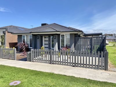 2 Drop Walk, Wyndham Vale