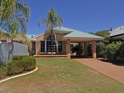 15B Riverina Way, Hannans