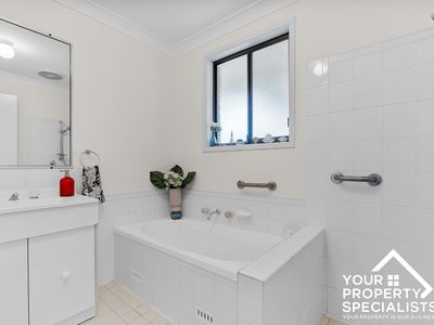 2 / 84 Chasselas Avenue, Eschol Park