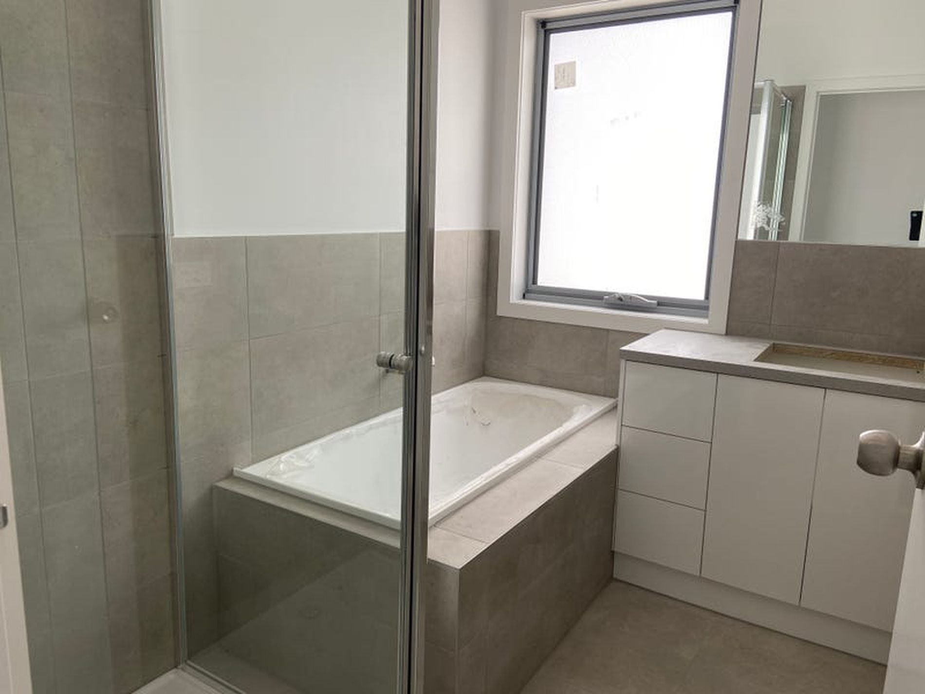 8 / 5 Helms Street, Newcomb