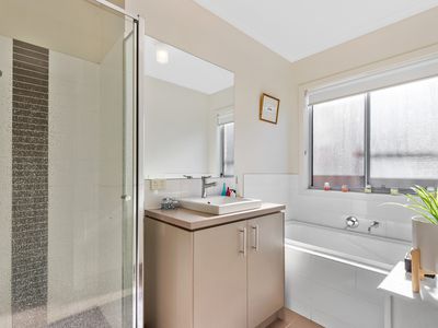 11 Rifflebird Drive, Tarneit