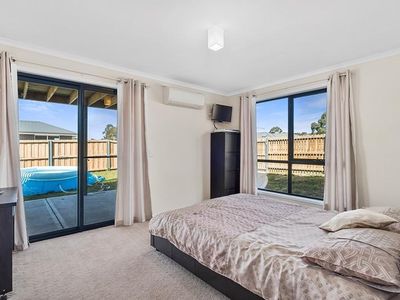8 Sunsail Street, Snug