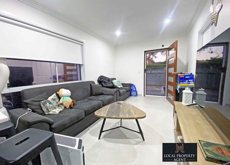 28B Monie Ave, East Hills
