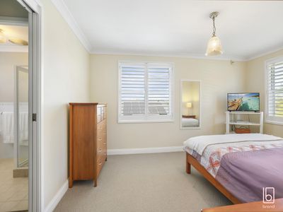 42 Christopher Crescent, Lake Haven