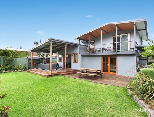 Urgent Opportunity: 31 Elizabeth St, Currumbin Waters - Off-Market Gem!