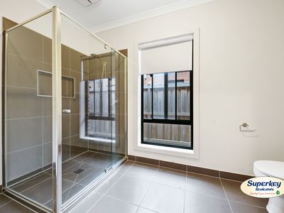 35 Surround Drive, Mambourin