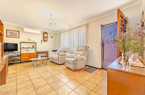 12 Adamson Rd, Parmelia