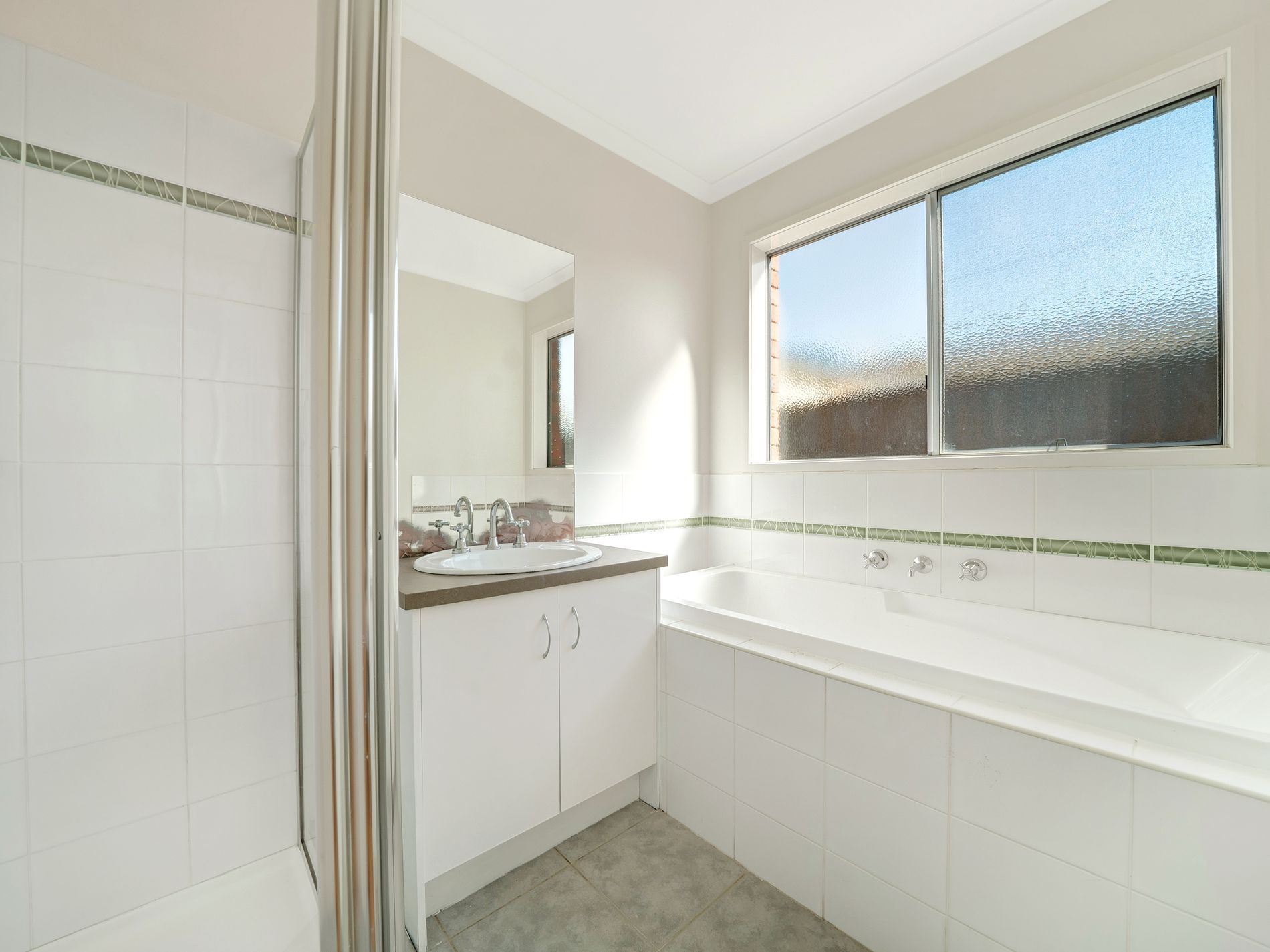 8 Manifera Close, Manor Lakes