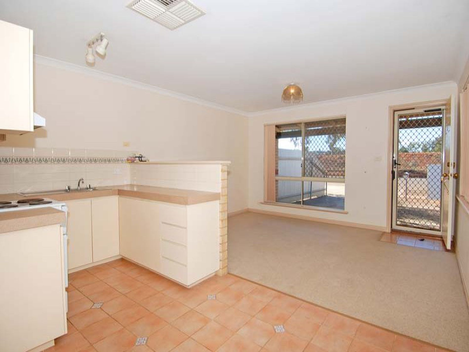 1 / 2 Wittenoom Street, Kalgoorlie
