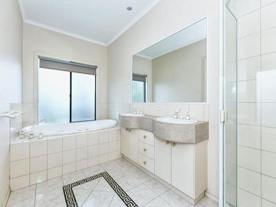 9 Lakeside Drive, Point Cook