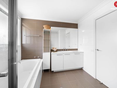 27 Burlina Circuit, Elizabeth Hills