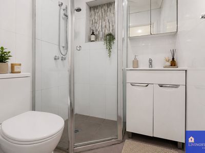 2 / 12  Dellwood, South Granville