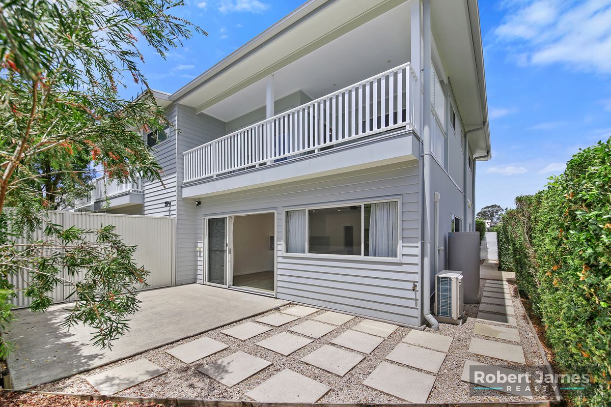 2 / 8 Doonella Street, Tewantin