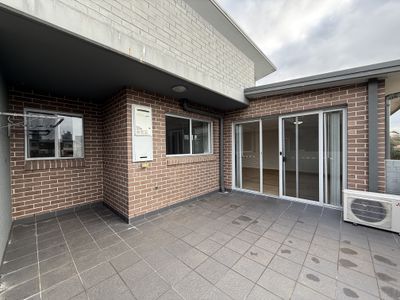 8 / 2 Dressler Court, Holroyd