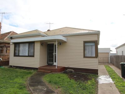 14 Clonard Avenue, Geelong West